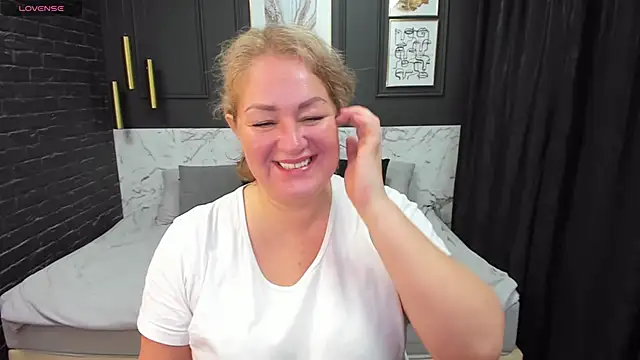 Snapshot of JenniferLight chatting on 01/29/25, 08:25 JenniferLight online show from 01/29/25, 08:25