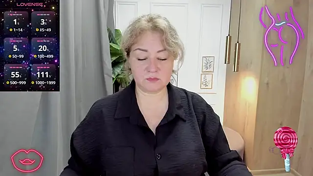 Snapshot of JenniferLight chatting on 03/13/25, 05:22 JenniferLight online show from 03/13/25, 05:22