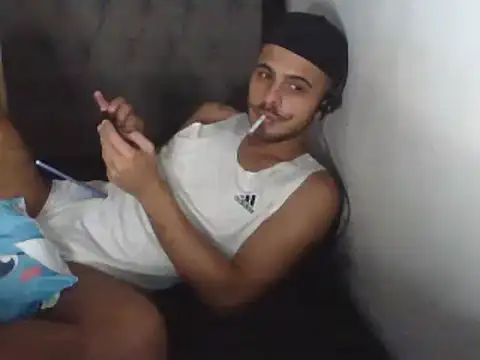 Snapshot of LoudLikeness chatting on 02/28/25, 09:15 LoudLikeness online show from 02/28/25, 09:15