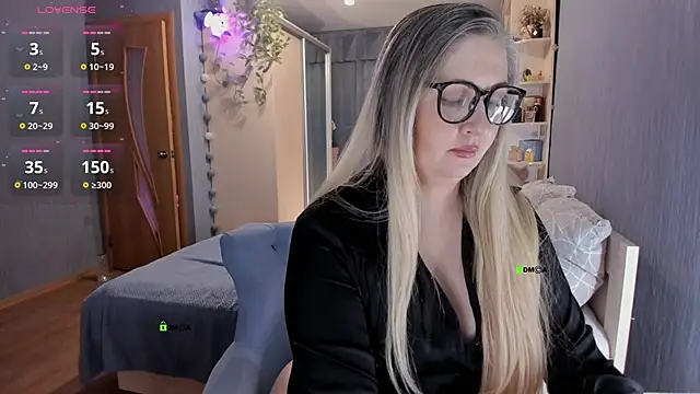 Snapshot of SweetLanna chatting on 12/24/24, 06:33 SweetLanna online show from 12/24/24, 06:33