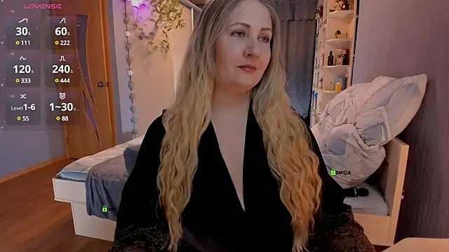 Snapshot of SweetLanna chatting on 01/10/25, 04:12 SweetLanna online show from 01/10/25, 04:12