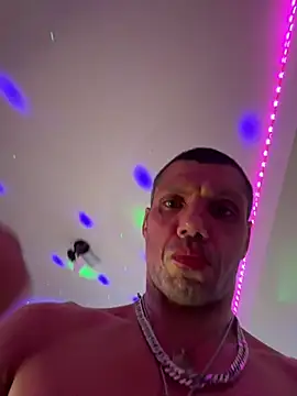 Snapshot of TOYTOYNOW chatting on 02/01/25, 12:05 TOYTOYNOW online show from 02/01/25, 12:05