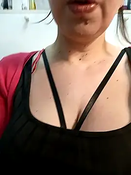 Snapshot of Dolcissima33 chatting on 02/19/25, 08:12 Dolcissima33 online show from 02/19/25, 08:12