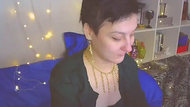 Snapshot of MartaBounty chatting on 12/15/24, 10:15 MartaBounty online show from 12/15/24, 10:15