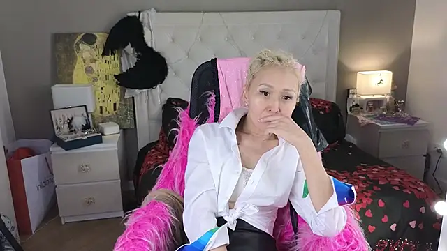 RoxalanaStar online show from 05/12/26, 08:22