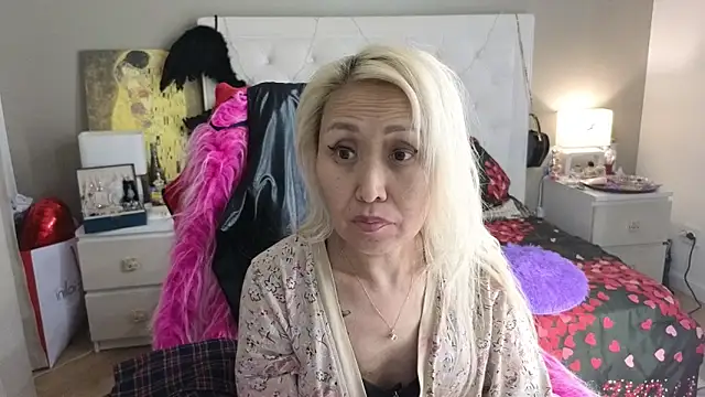 RoxalanaStar online show from 06/15/26, 07:05
