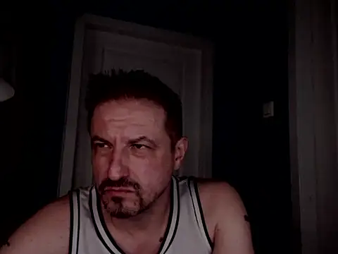 Snapshot of MisterFaithRO chatting on 04/26/26, 11:24 MisterFaithRO online show from 04/26/26, 11:24