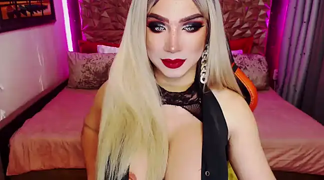 Snapshot of HugeCockDominantXxX chatting on 12/23/24, 03:33 HugeCockDominantXxX online show from 12/23/24, 03:33