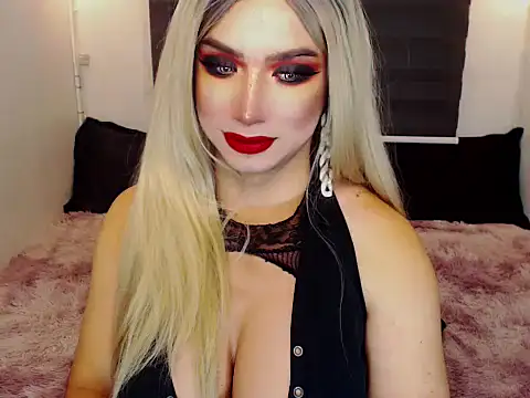Snapshot of HugeCockDominantXxX chatting on 04/18/26, 07:07 HugeCockDominantXxX online show from 04/18/26, 07:07