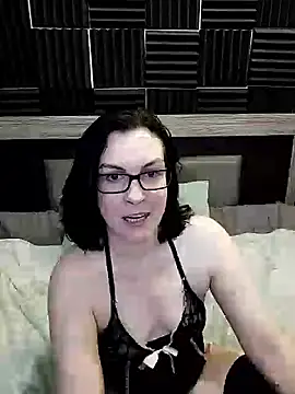 Snapshot of DesreRose chatting on 09/13/25, 12:21 DesreRose online show from 09/13/25, 12:21