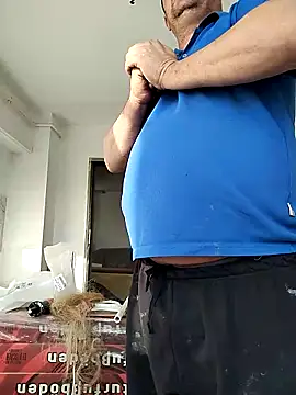 Snapshot of sarpe4 chatting on 10/29/25, 01:24 sarpe4 online show from 10/29/25, 01:24