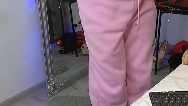 JuliaJuliette online show from 03/07/25, 11:49