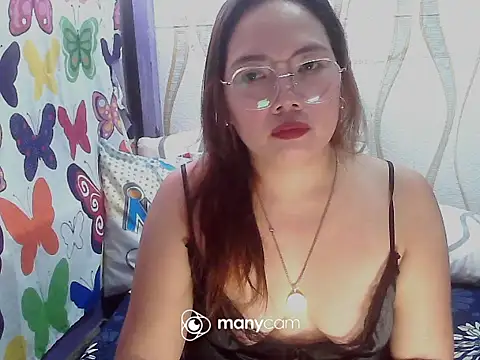 Snapshot of BURBERRY69 chatting on 10/04/25, 01:25 BURBERRY69 online show from 10/04/25, 01:25