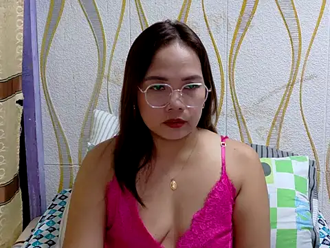 Snapshot of BURBERRY69 chatting on 01/06/26, 02:04 BURBERRY69 online show from 01/06/26, 02:04