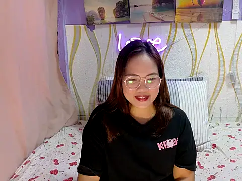 Snapshot of BURBERRY69 chatting on 02/09/26, 12:58 BURBERRY69 online show from 02/09/26, 12:58