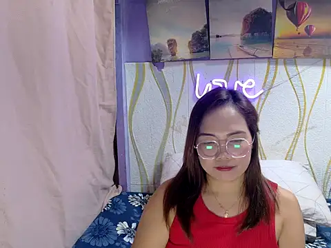 Snapshot of BURBERRY69 chatting on 02/12/26, 01:17 BURBERRY69 online show from 02/12/26, 01:17