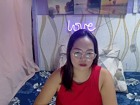 Snapshot of BURBERRY69 chatting on 02/13/26, 04:52 BURBERRY69 online show from 02/13/26, 04:52