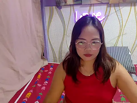 Snapshot of BURBERRY69 chatting on 03/02/26, 10:44 BURBERRY69 online show from 03/02/26, 10:44