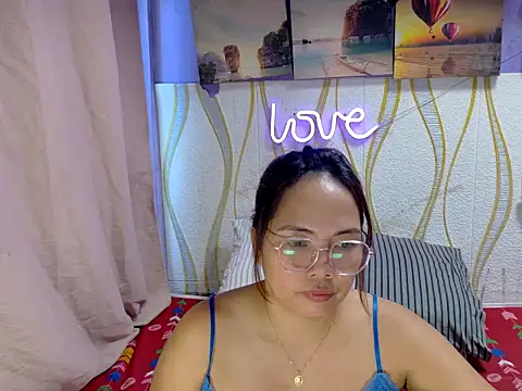 Snapshot of BURBERRY69 chatting on 03/17/26, 11:30 BURBERRY69 online show from 03/17/26, 11:30