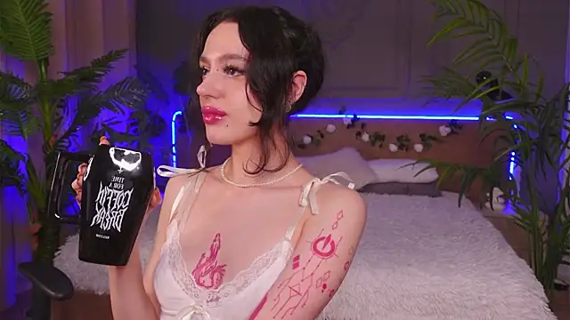 Devilinee online show from 02/01/25, 06:32