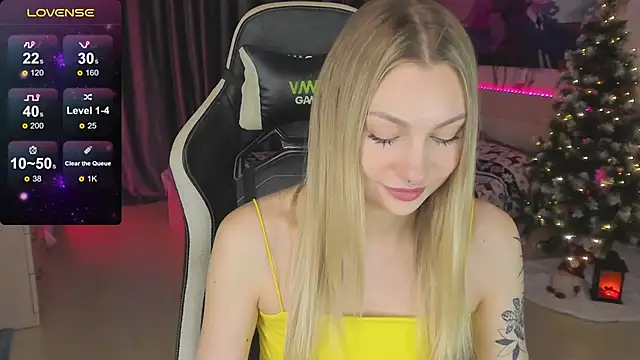 Snapshot of BiMolly chatting on 12/31/24, 03:53 BiMolly online show from 12/31/24, 03:53