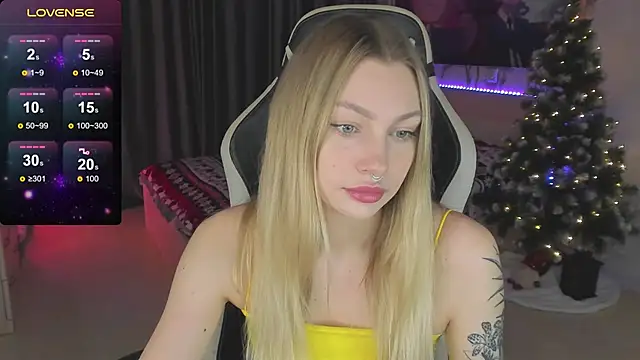 Snapshot of BiMolly chatting on 01/15/25, 10:13 BiMolly online show from 01/15/25, 10:13