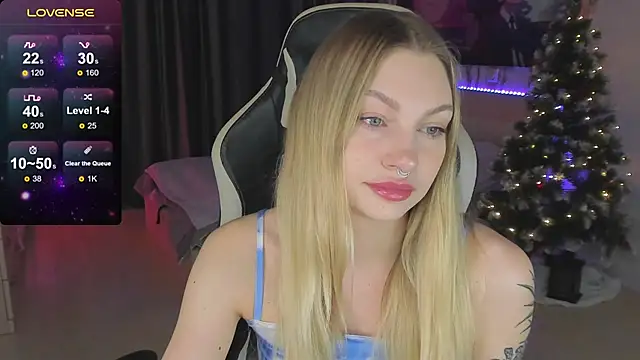 Snapshot of BiMolly chatting on 02/08/25, 11:13 BiMolly online show from 02/08/25, 11:13