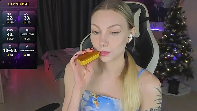 Snapshot of BiMolly chatting on 02/10/25, 01:35 BiMolly online show from 02/10/25, 01:35