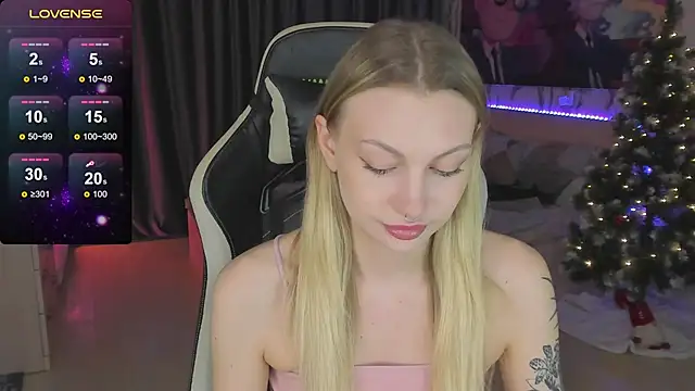 Snapshot of BiMolly chatting on 02/25/25, 06:09 BiMolly online show from 02/25/25, 06:09