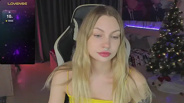 Snapshot of BiMolly chatting on 02/28/25, 09:12 BiMolly online show from 02/28/25, 09:12