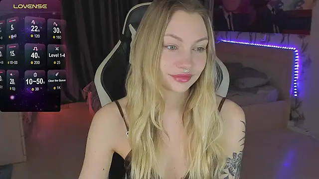 Snapshot of BiMolly chatting on 03/11/25, 10:20 BiMolly online show from 03/11/25, 10:20