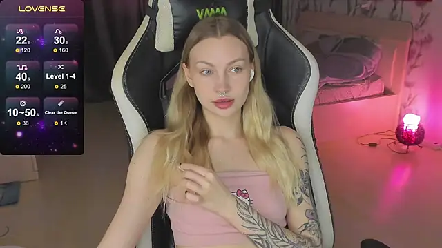 Snapshot of BiMolly chatting on 03/19/25, 04:14 BiMolly online show from 03/19/25, 04:14