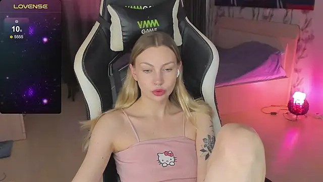 Snapshot of BiMolly chatting on 03/19/25, 08:34 BiMolly online show from 03/19/25, 08:34