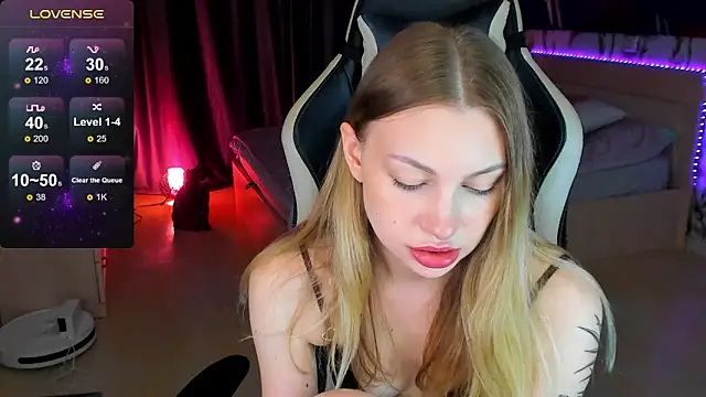 Snapshot of BiMolly chatting on 09/09/25, 02:44 BiMolly online show from 09/09/25, 02:44