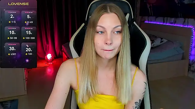 Snapshot of BiMolly chatting on 09/14/25, 09:03 BiMolly online show from 09/14/25, 09:03