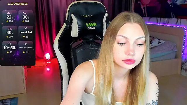 Snapshot of BiMolly chatting on 09/15/25, 11:21 BiMolly online show from 09/15/25, 11:21