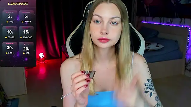 Snapshot of BiMolly chatting on 10/08/25, 06:49 BiMolly online show from 10/08/25, 06:49