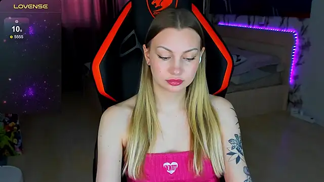 Snapshot of BiMolly chatting on 02/26/26, 11:53 BiMolly online show from 02/26/26, 11:53