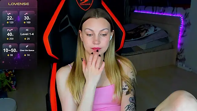 Snapshot of BiMolly chatting on 02/28/26, 01:12 BiMolly online show from 02/28/26, 01:12