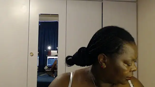 Snapshot of MatureBoobsDiva chatting on 11/01/25, 02:41 MatureBoobsDiva online show from 11/01/25, 02:41