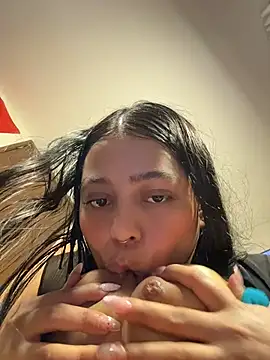 Snapshot of Naiara_sex chatting on 07/20/26, 10:39 Naiara sex online show from 07/20/26, 10:39