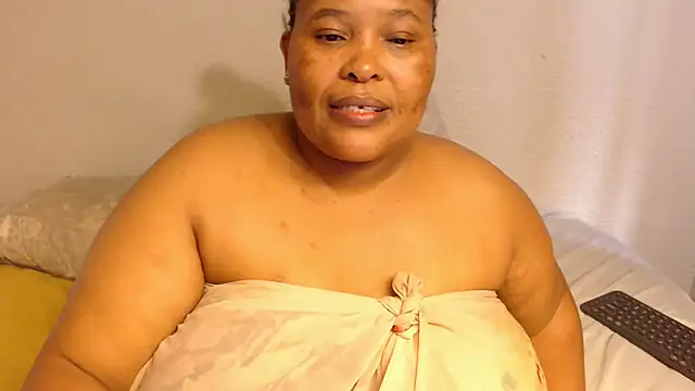 Snapshot of zandile chatting on 01/27/25, 03:39 zandile online show from 01/27/25, 03:39