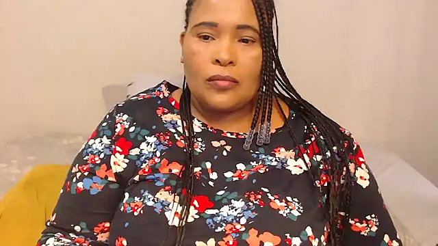 Snapshot of zandile chatting on 03/12/25, 03:40 zandile online show from 03/12/25, 03:40