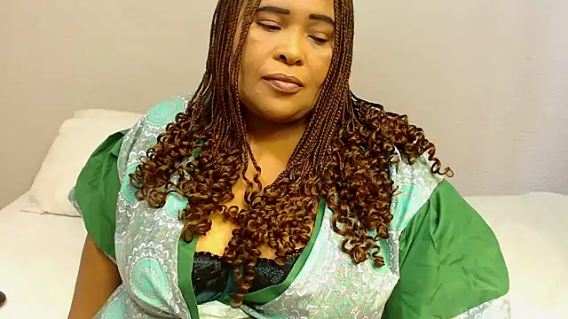 Snapshot of zandile chatting on 10/03/25, 12:13 zandile online show from 10/03/25, 12:13