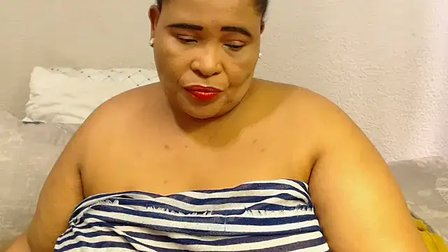 Snapshot of zandile chatting on 10/17/25, 12:41 zandile online show from 10/17/25, 12:41