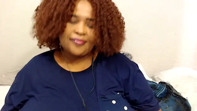 Snapshot of zandile chatting on 11/20/25, 06:13 zandile online show from 11/20/25, 06:13