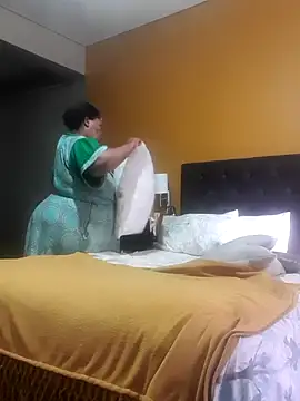 Snapshot of zandile chatting on 02/28/26, 02:29 zandile online show from 02/28/26, 02:29