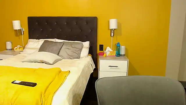 Snapshot of zandile chatting on 03/24/26, 07:52 zandile online show from 03/24/26, 07:52