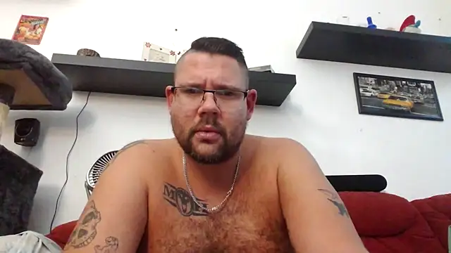 Snapshot of sexykevin17cm chatting on 11/26/25, 02:40 sexykevin17cm online show from 11/26/25, 02:40