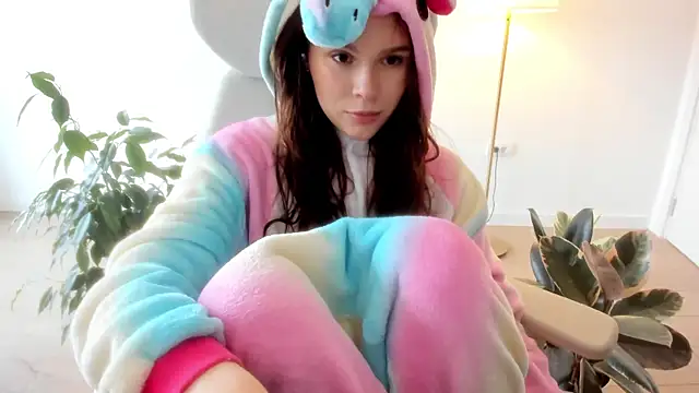 Snapshot of Pokemeboy chatting on 11/25/25, 01:00 Pokemeboy online show from 11/25/25, 01:00